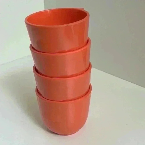 Set of 4 1970 Vanguard by Maplex Melamine coffee or tea mugs in pinky-orange - Picture 9 of 11